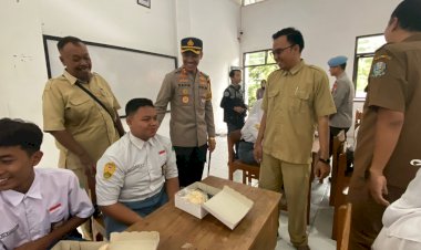 Si-Sumeh-dan--Si-Sabar-Polres-Pasuruan-Kota-Kembali-Berbagi-Makanan-Sehat-Bergizi-Gratis-bagi-Pelajar